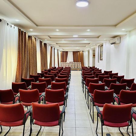 Yaahot Hotel Yaounde Ngoại thất bức ảnh
