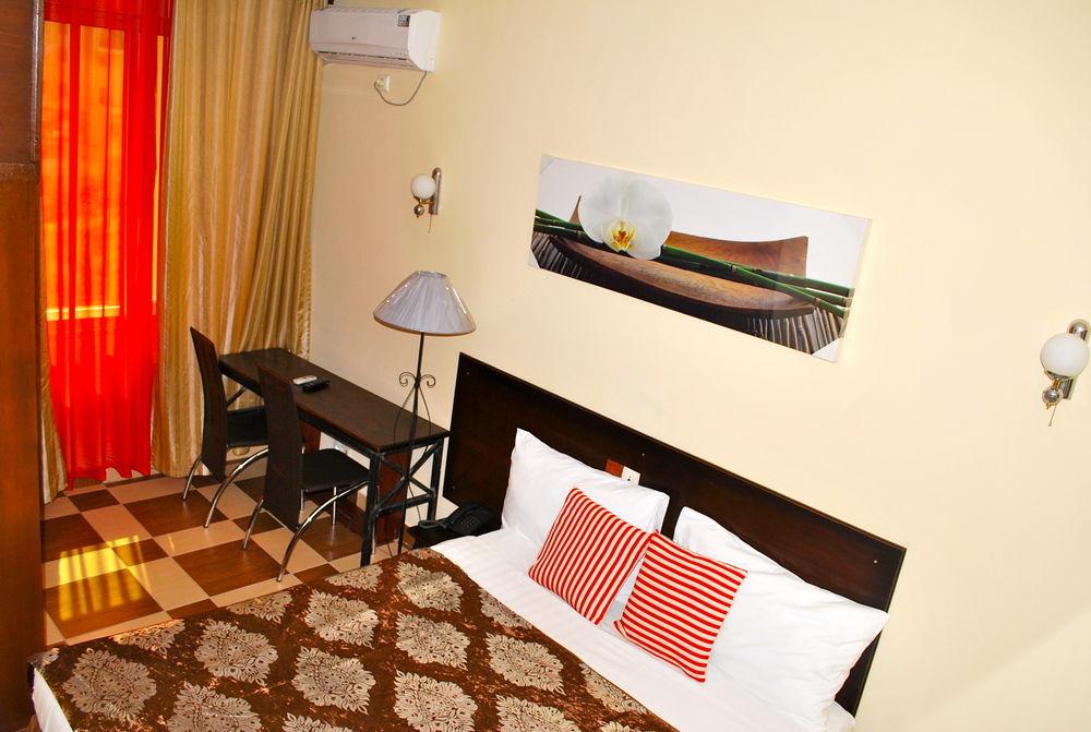 Yaahot Hotel Yaounde Ngoại thất bức ảnh