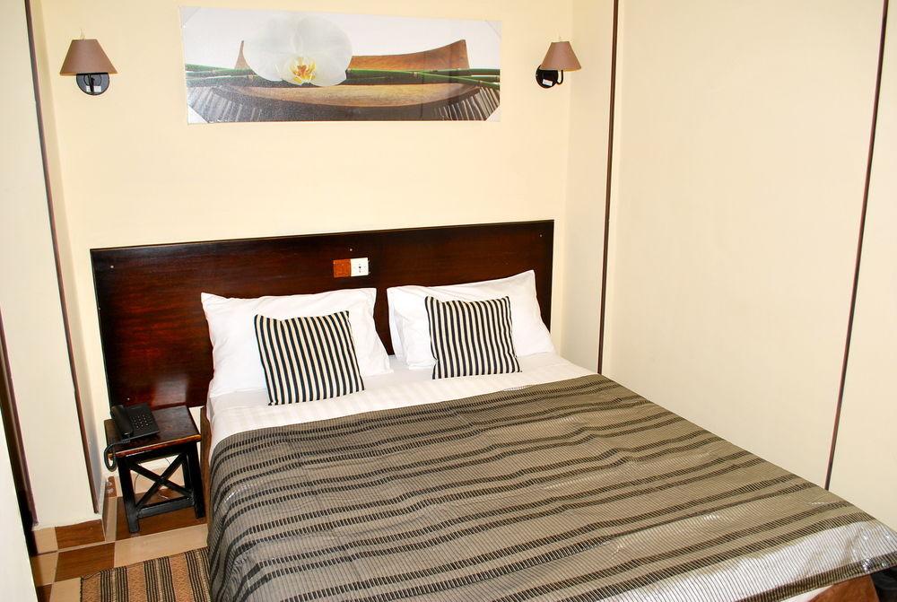 Yaahot Hotel Yaounde Ngoại thất bức ảnh