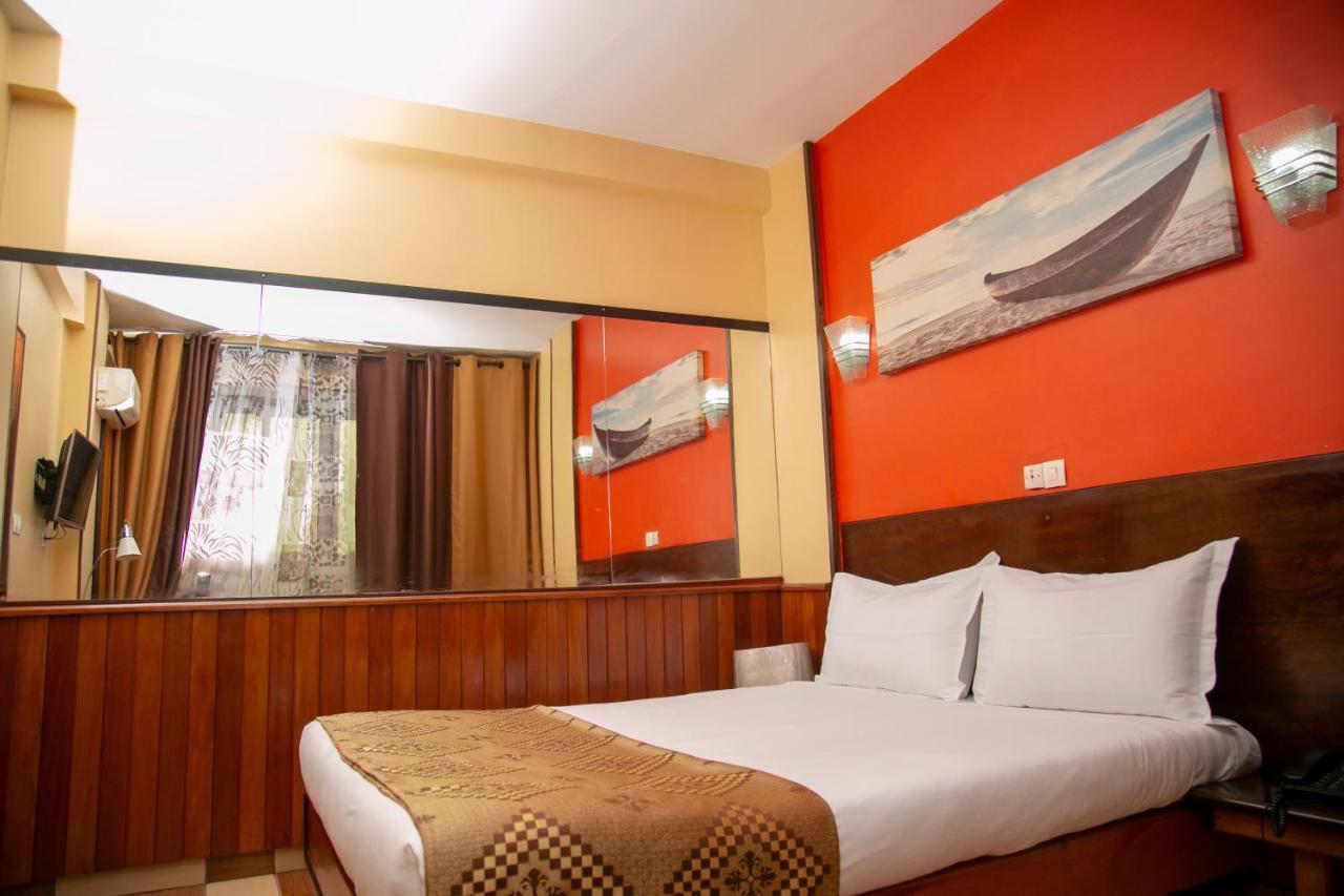 Yaahot Hotel Yaounde Ngoại thất bức ảnh