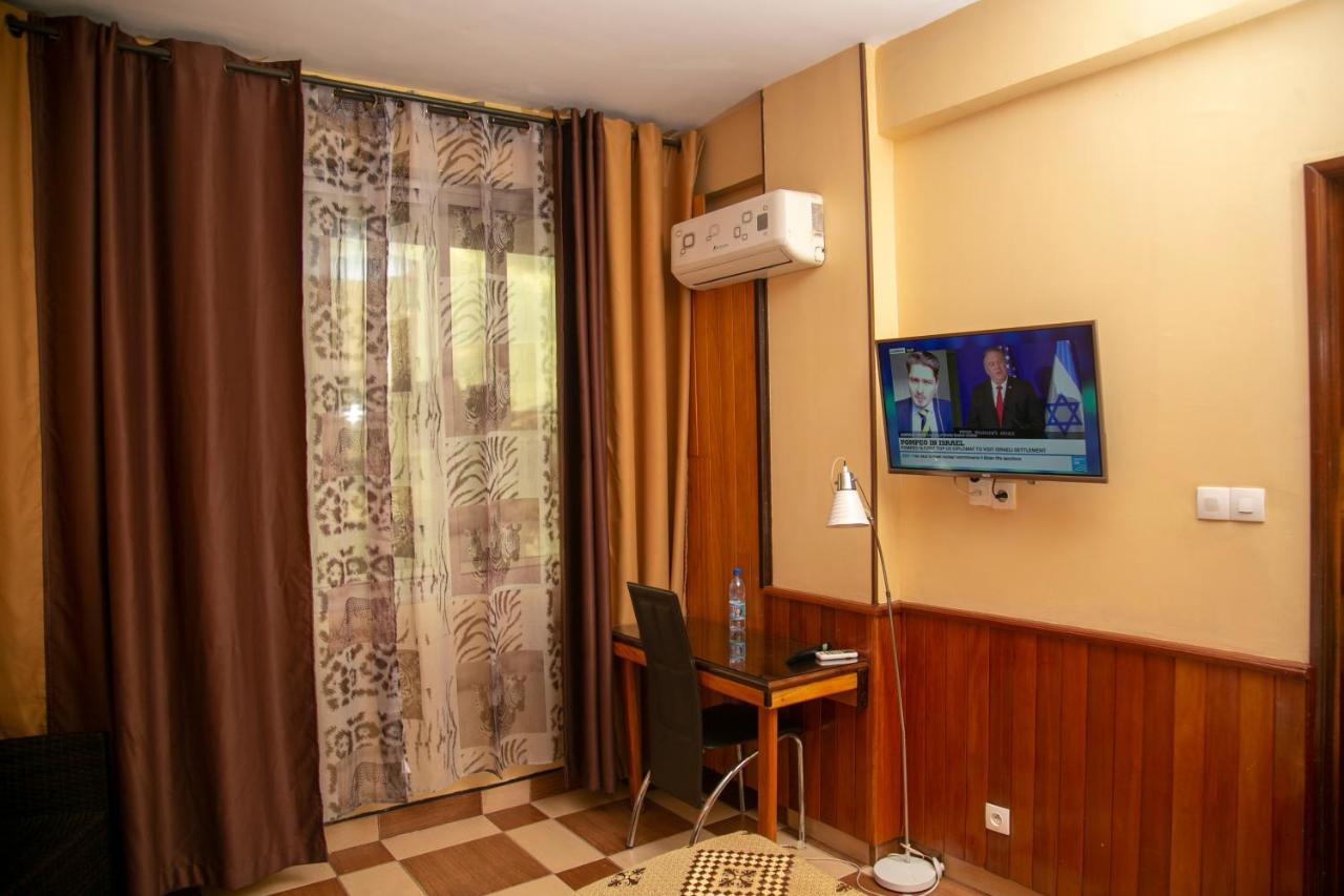 Yaahot Hotel Yaounde Ngoại thất bức ảnh