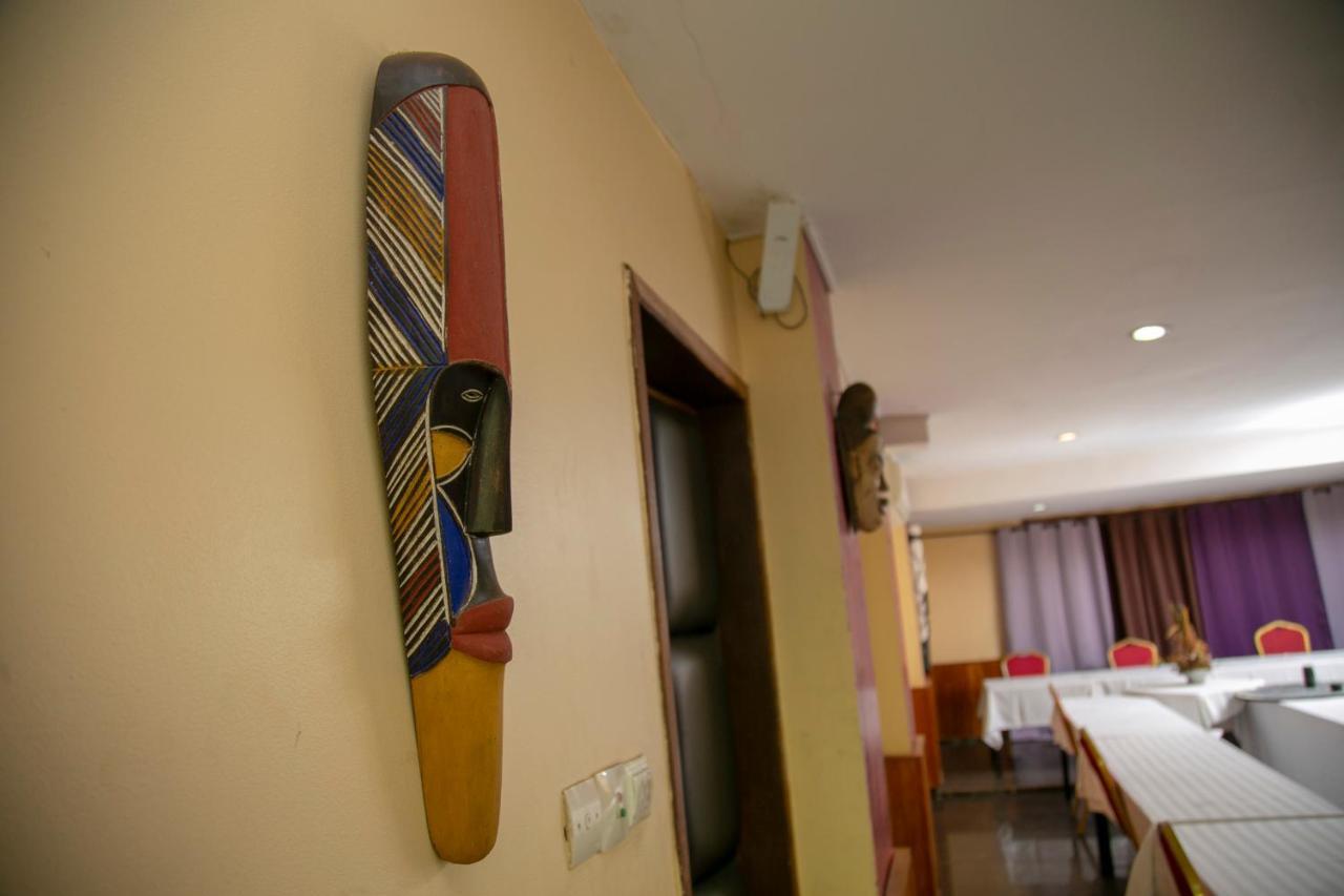 Yaahot Hotel Yaounde Ngoại thất bức ảnh
