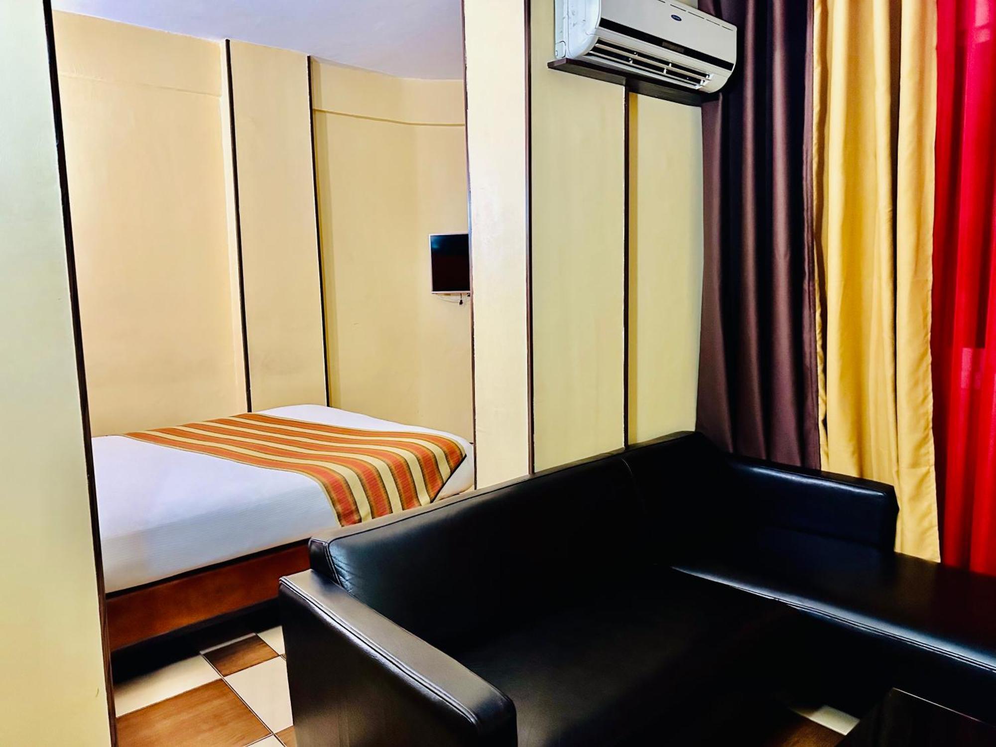 Yaahot Hotel Yaounde Ngoại thất bức ảnh