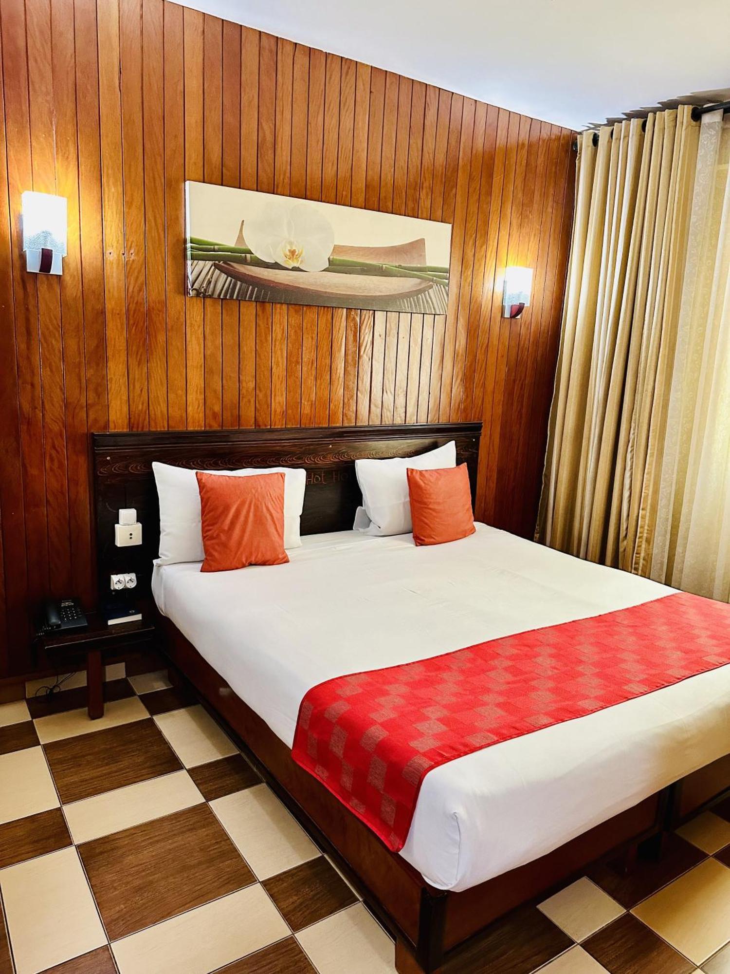 Yaahot Hotel Yaounde Ngoại thất bức ảnh