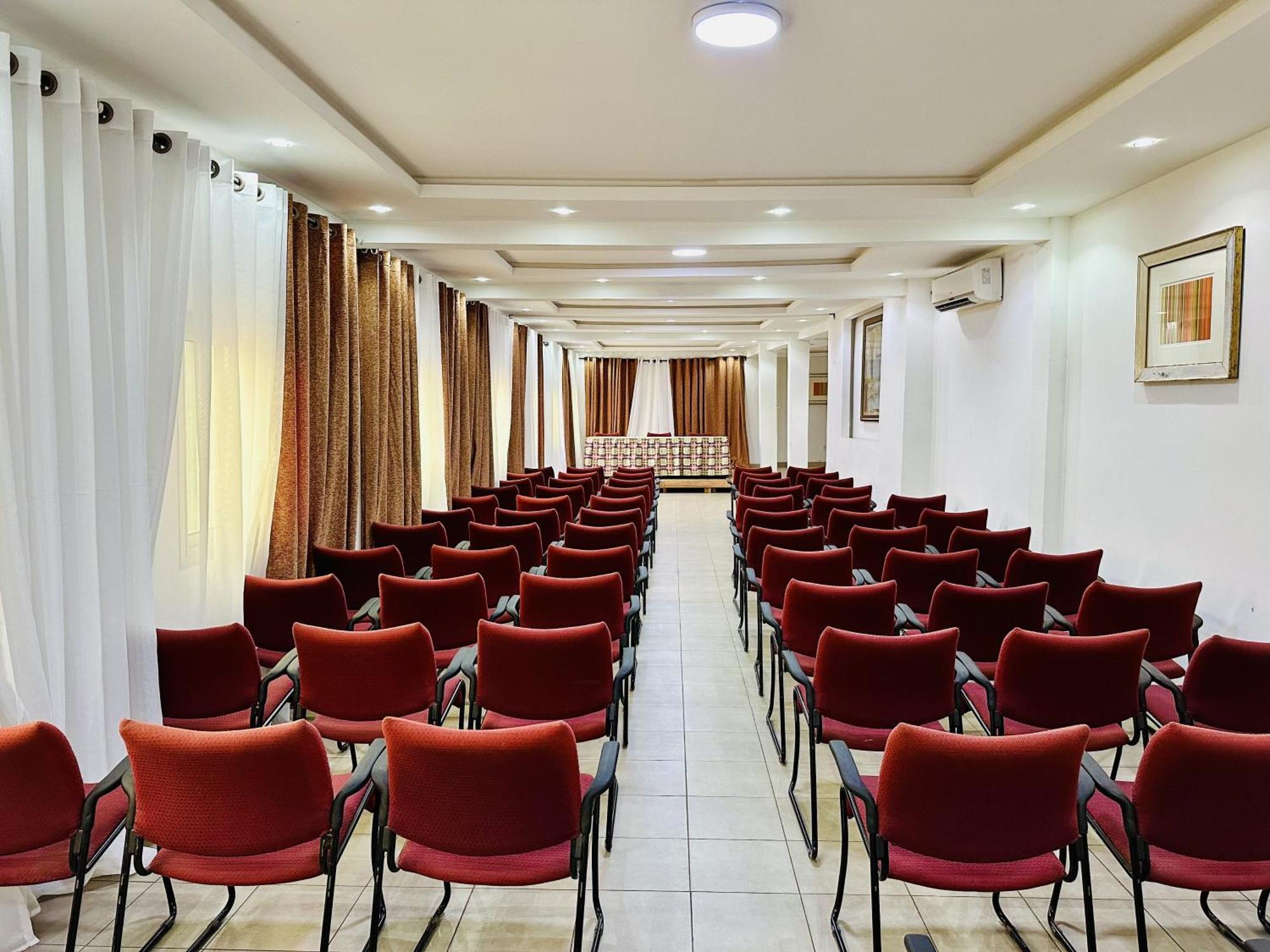 Yaahot Hotel Yaounde Ngoại thất bức ảnh