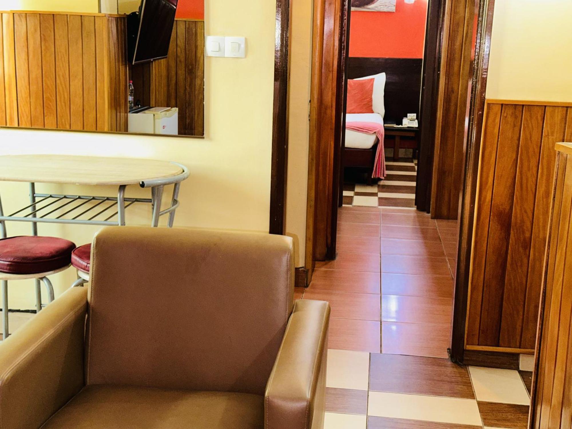 Yaahot Hotel Yaounde Ngoại thất bức ảnh