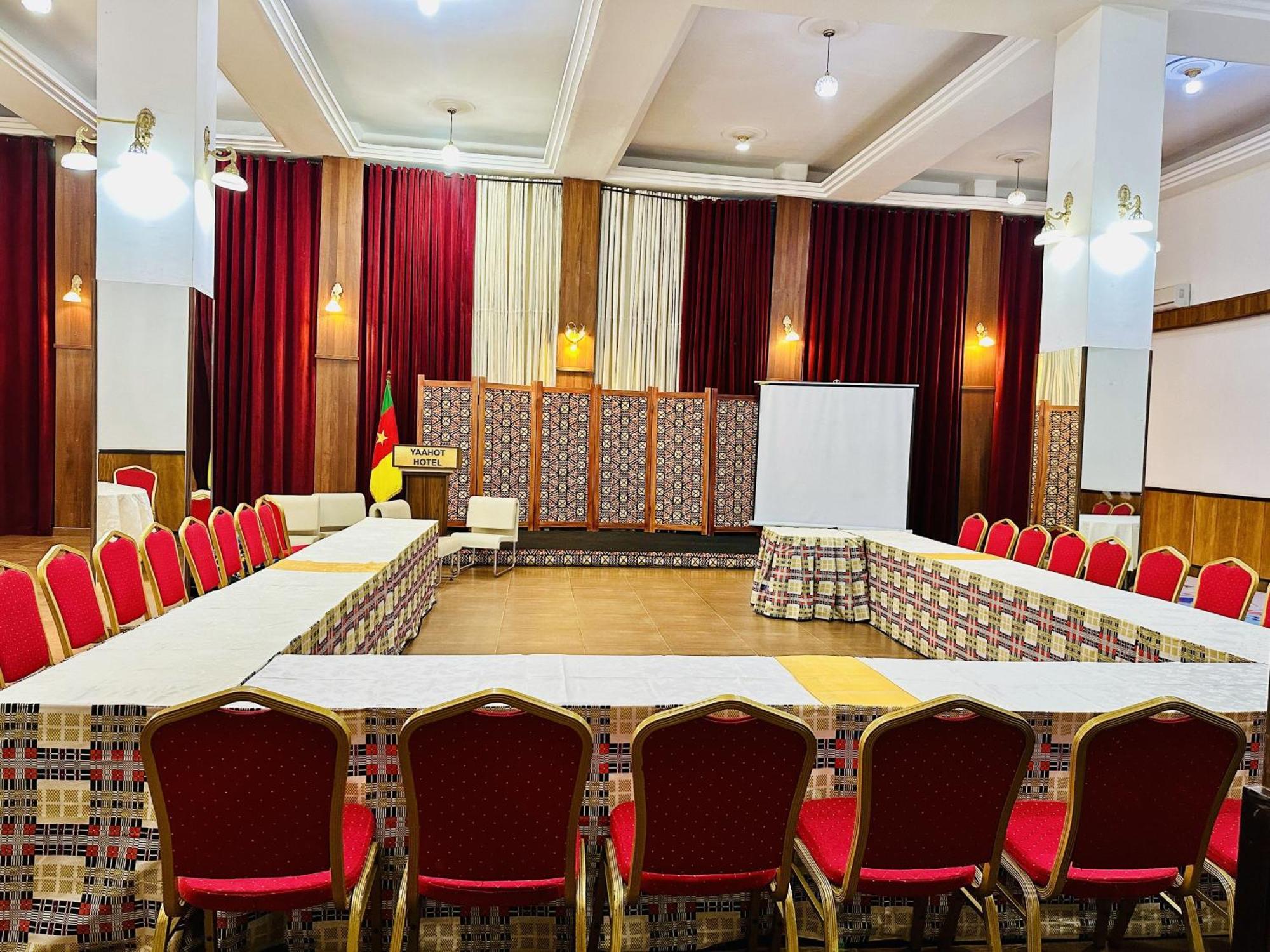 Yaahot Hotel Yaounde Ngoại thất bức ảnh