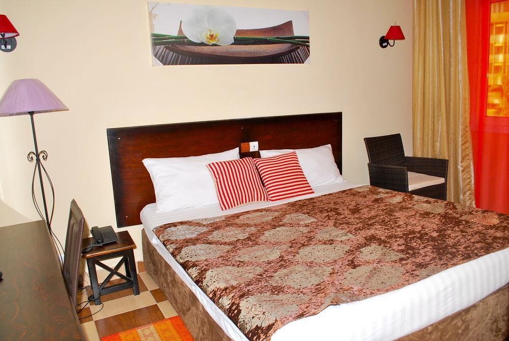 Yaahot Hotel Yaounde Ngoại thất bức ảnh