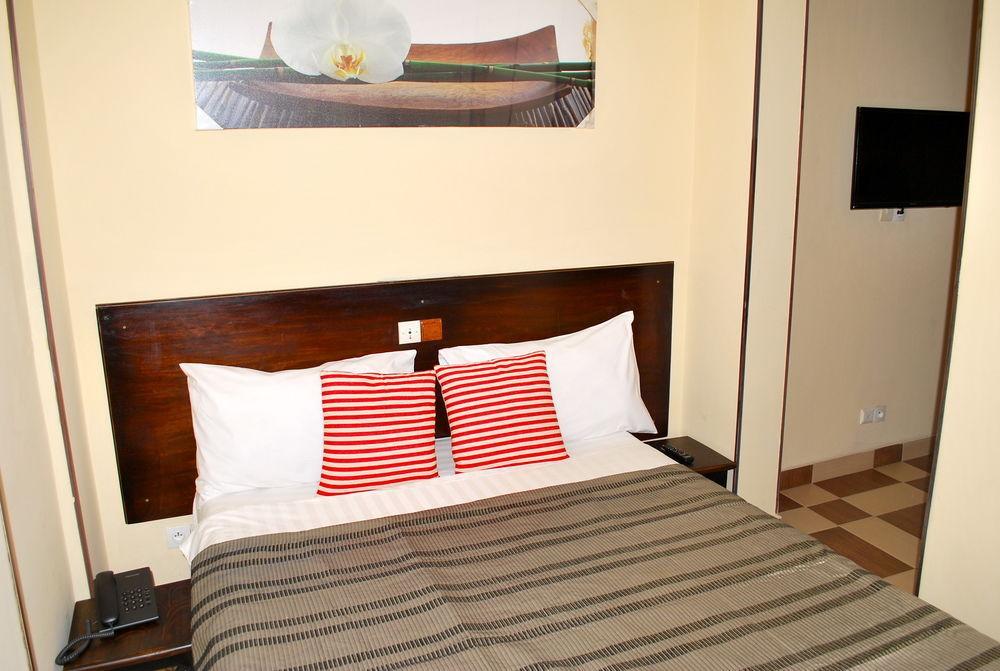 Yaahot Hotel Yaounde Ngoại thất bức ảnh