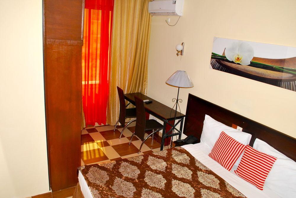 Yaahot Hotel Yaounde Ngoại thất bức ảnh