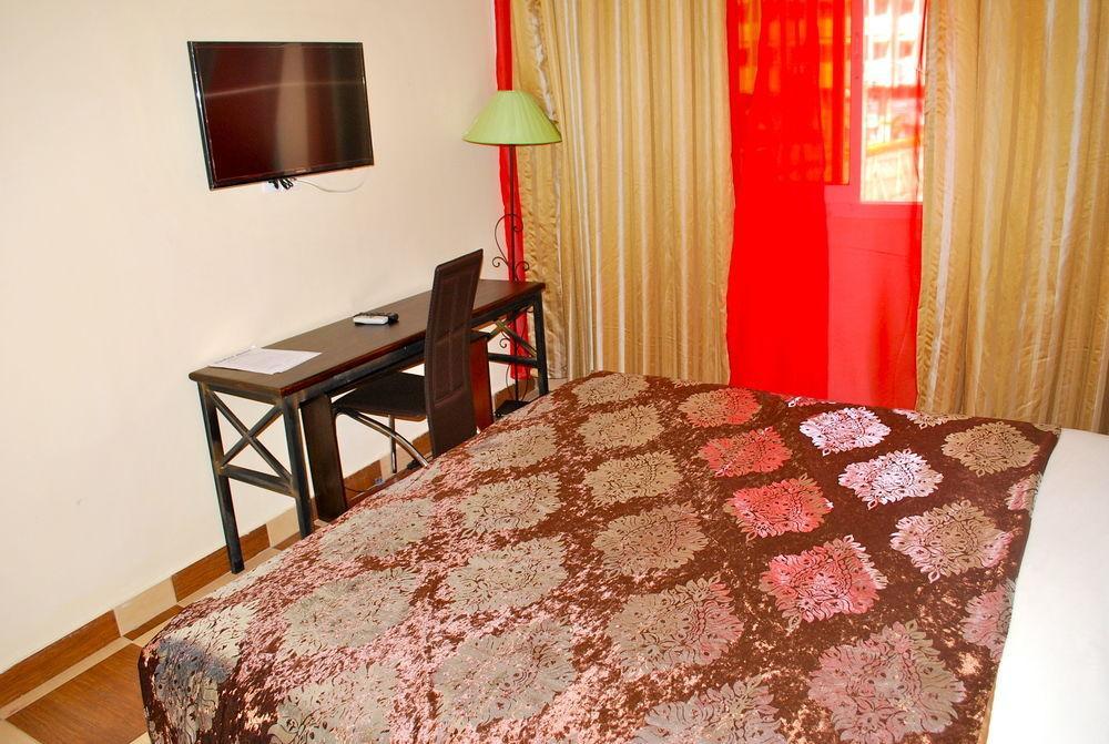 Yaahot Hotel Yaounde Ngoại thất bức ảnh