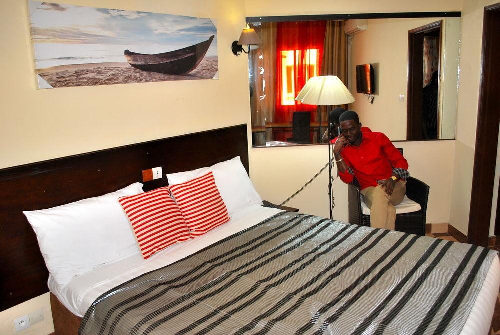 Yaahot Hotel Yaounde Ngoại thất bức ảnh