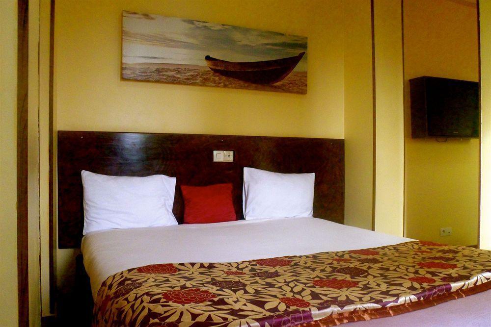Yaahot Hotel Yaounde Ngoại thất bức ảnh