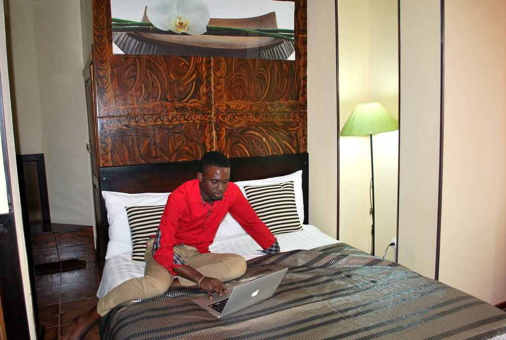 Yaahot Hotel Yaounde Ngoại thất bức ảnh
