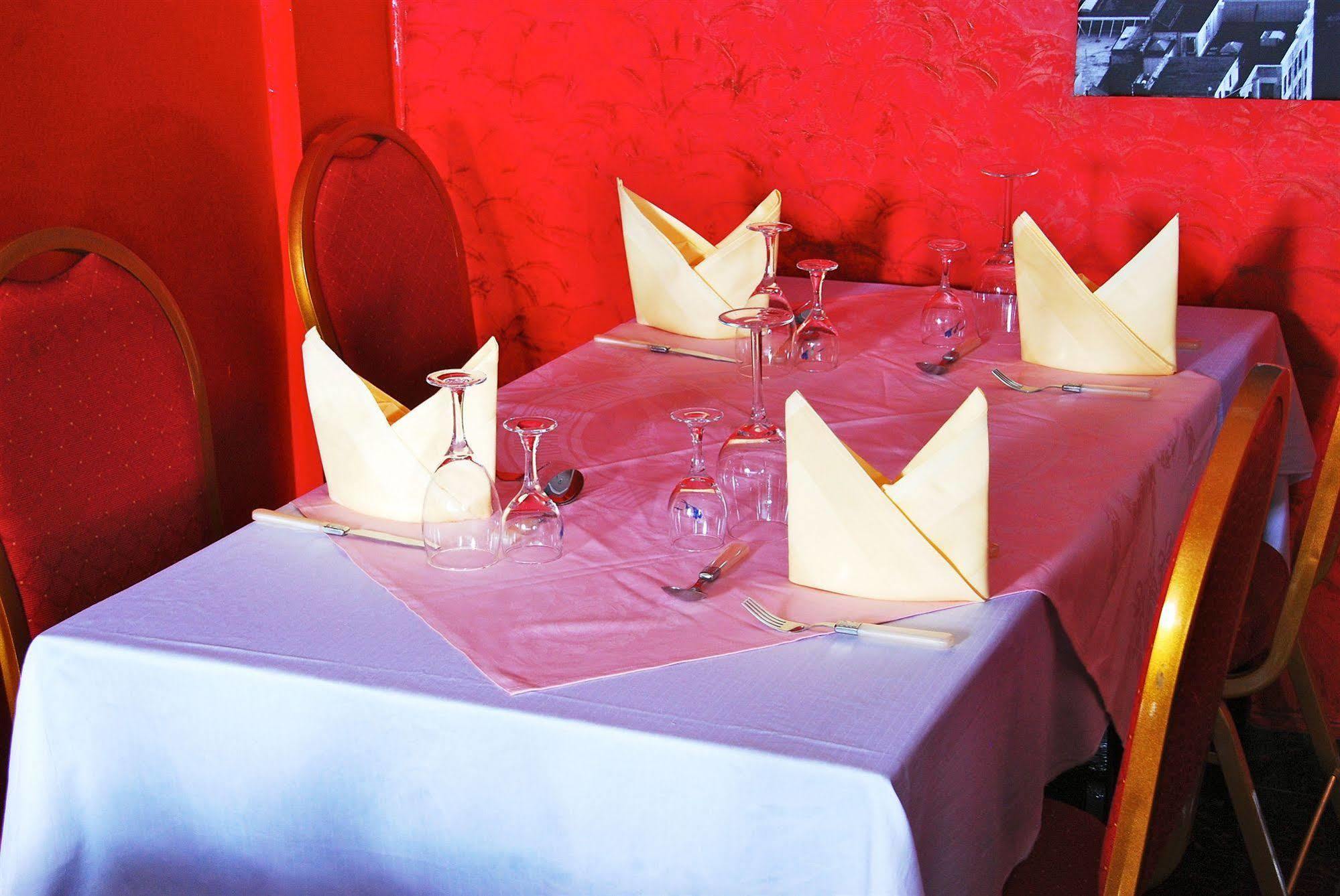 Yaahot Hotel Yaounde Ngoại thất bức ảnh