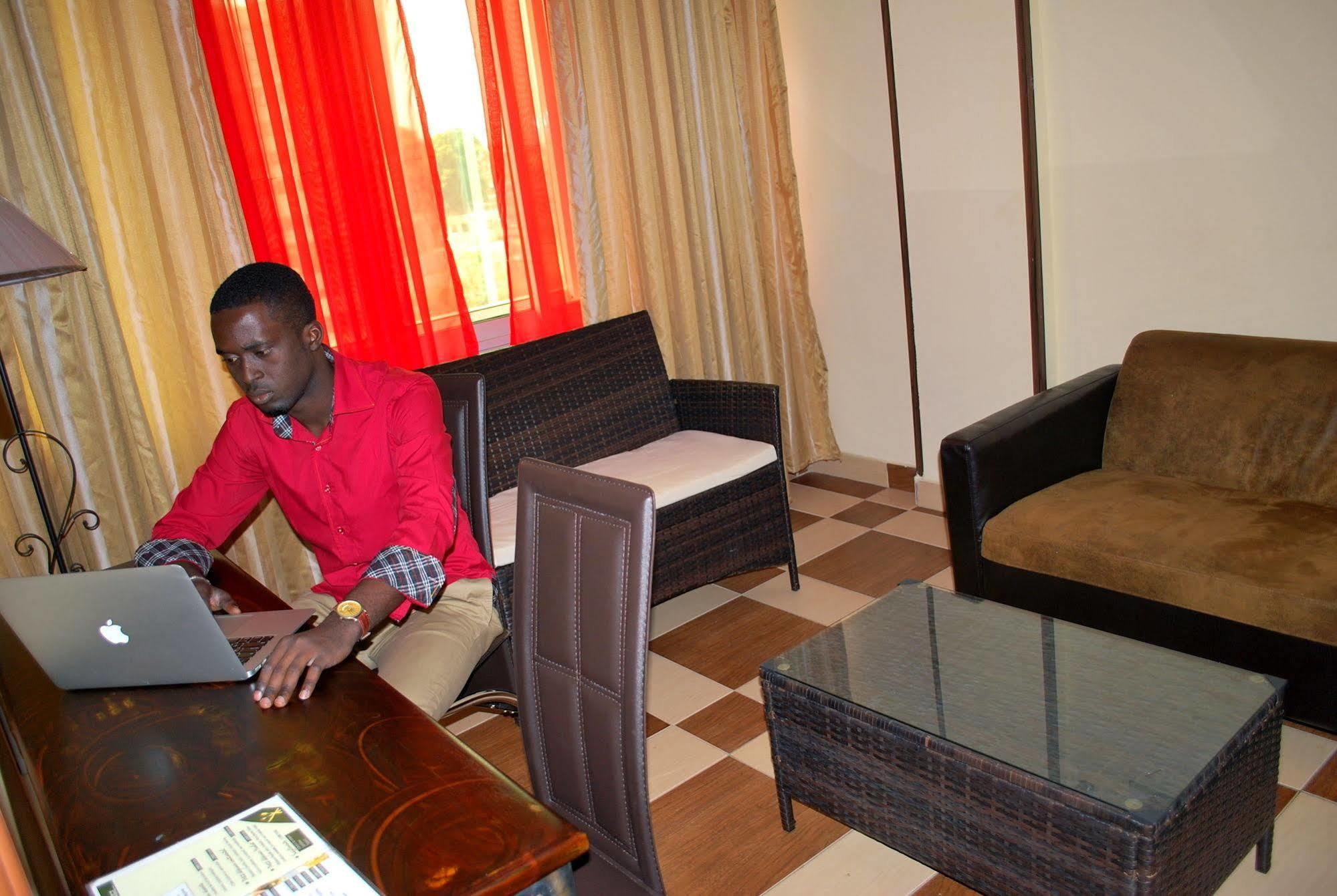 Yaahot Hotel Yaounde Ngoại thất bức ảnh