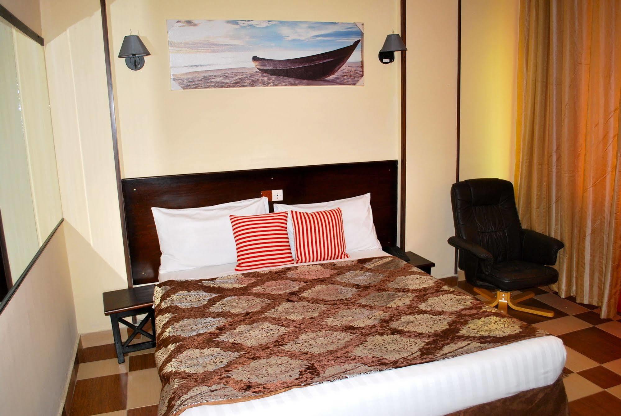 Yaahot Hotel Yaounde Ngoại thất bức ảnh